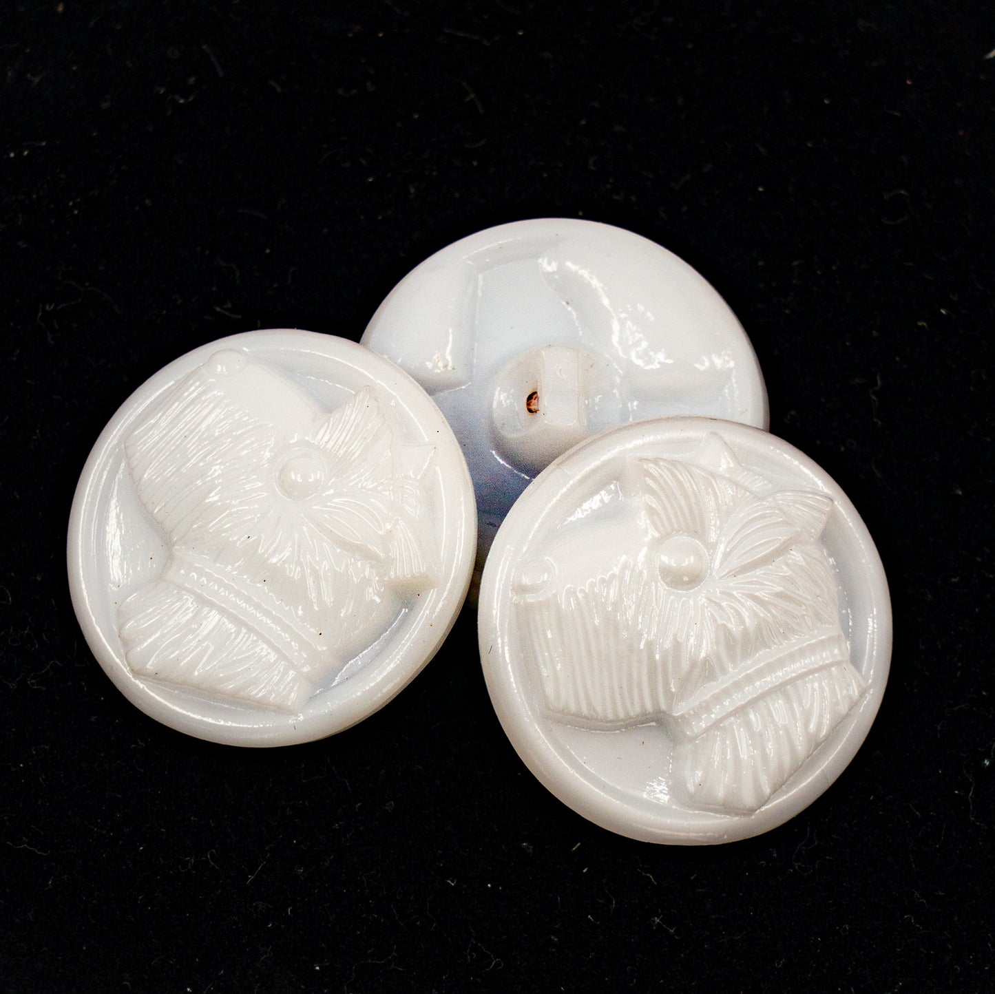 OUTLET 1 pcs Czech Glass Handmade Button, s10 x 22 mm, White Dog (white-dog), Glass, Czech Republic