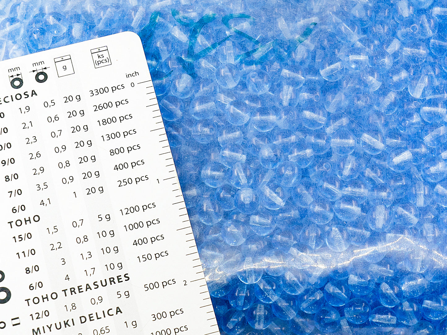 アウトレット 250g ラウンドプレスドドラックビーズ、8 x 8 mm、透明ブルー(30040)、ガラス、チェコ共和国