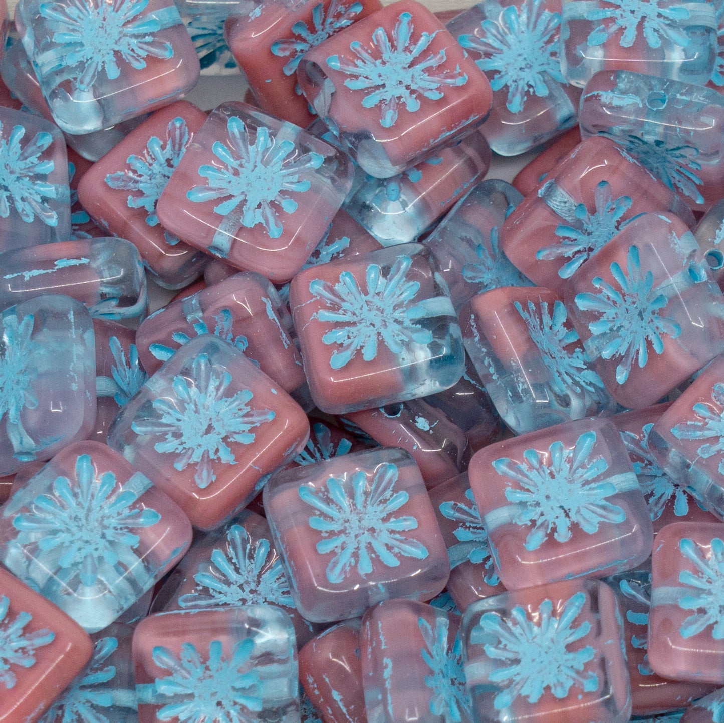 奥特莱斯 10 克方形猕猴桃珠,10 x 10 毫米,丝滑粉色浅蓝色内衬 (76027-54308),玻璃,捷克共和国