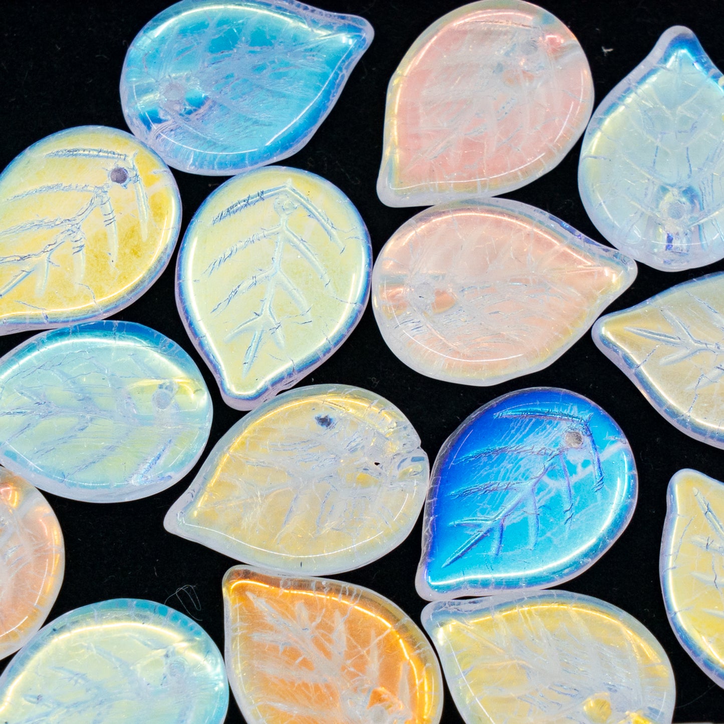 OUTLET 250g/50g Apple Leaf Beads, 18 x 13 mm, Crystal Ab (00030-28701), Glass, Czech Republic