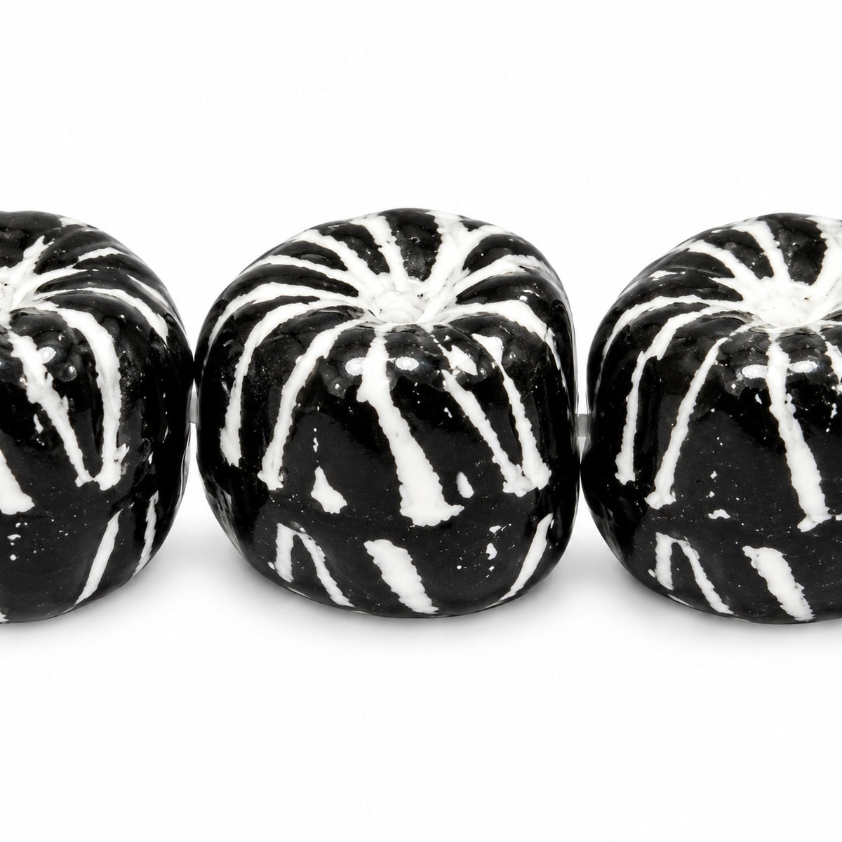 Wide Flower Pressed Beads, Black Silver Lined (23980-54201), Glass, Czech Republic