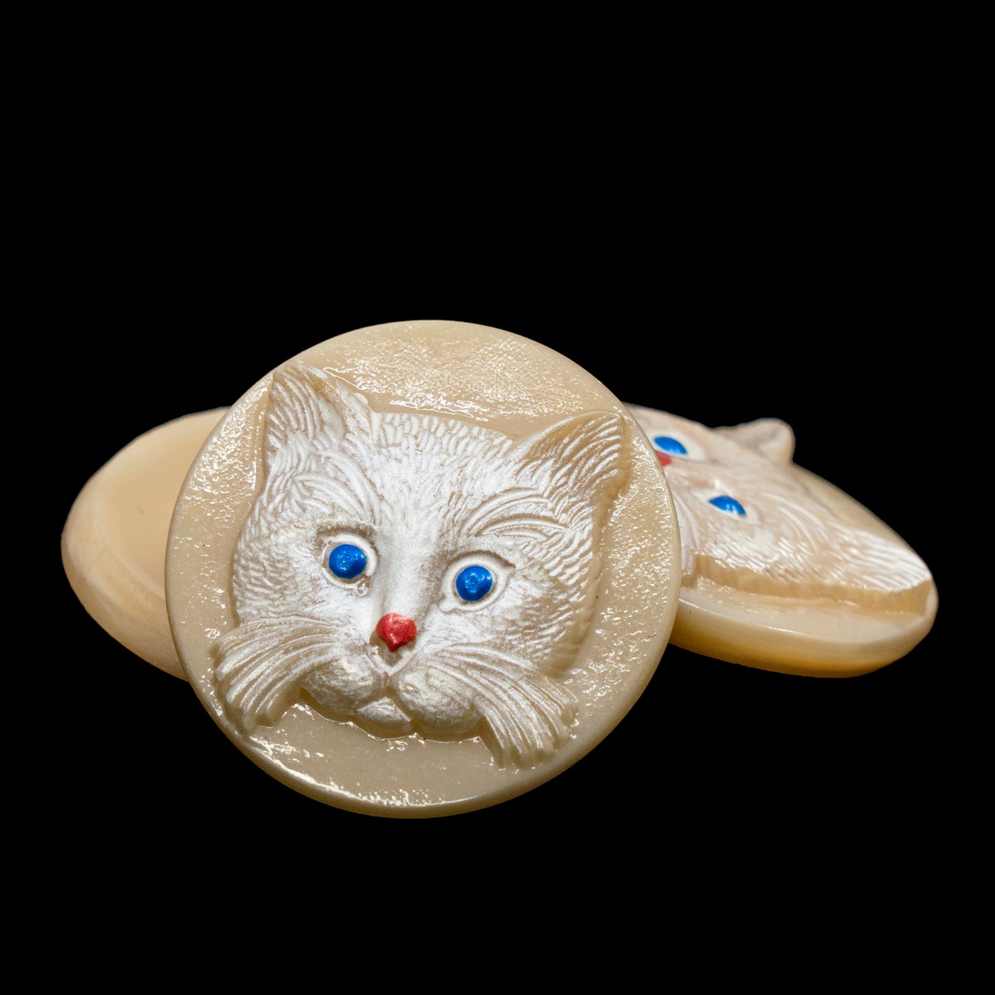 OUTLET 1pc Czech Glass Handmade Button, Size 10 (22.5 mm), Animal Design - Beige Cat