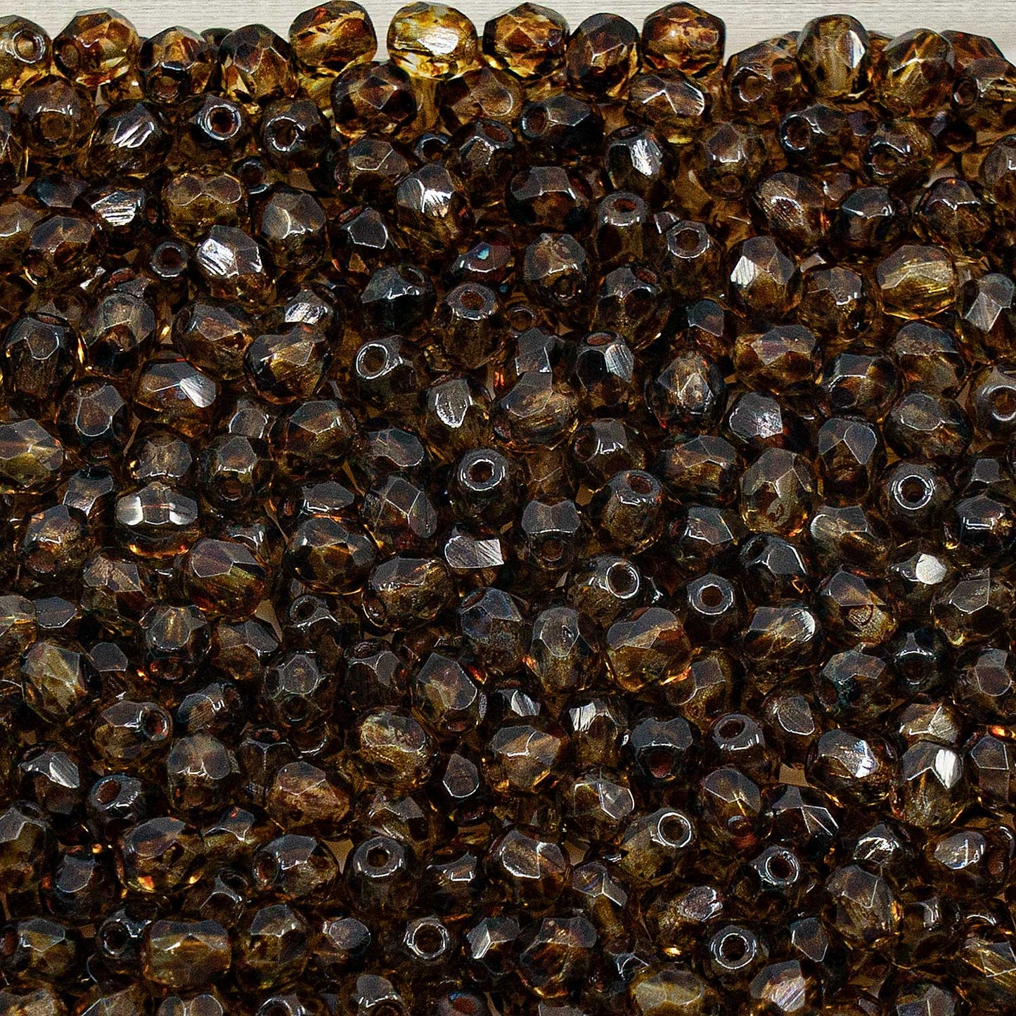 アウトレット ファセットラウンドファイアポリッシュビーズ、4 x 4 mm、ライトグレートラバーチン(30031-86800)、ガラス、チェコ共和国