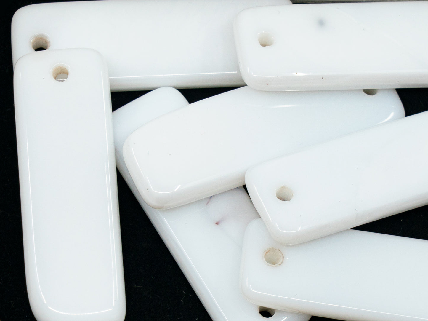 OUTLET 50g Rectangle Pendant Beads, 30 x 10 mm, Chalk White (03000), Glass, Czechia