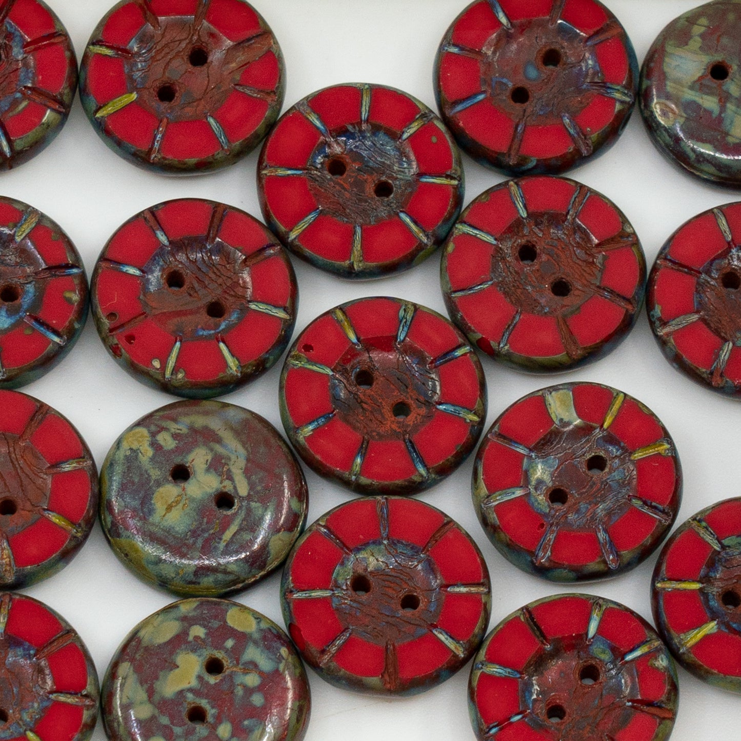 アウトレット 10グラム テーブルカットボタン、5 x 14 mm、不透明レッドステインストロング(93200-86805)、ガラス、チェコ共和国