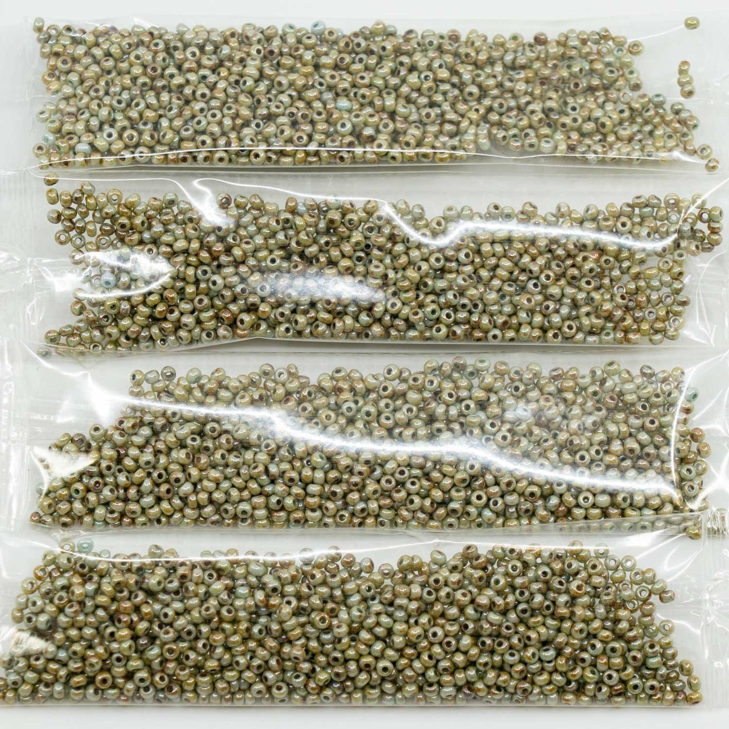 アウトレット 10グラム プレシオサ オルネラ シードビーズ コーティング、11/0、ホワイトチョークステイン、光沢グリーン(-03050-65455)、ガラス、チェコ共和国