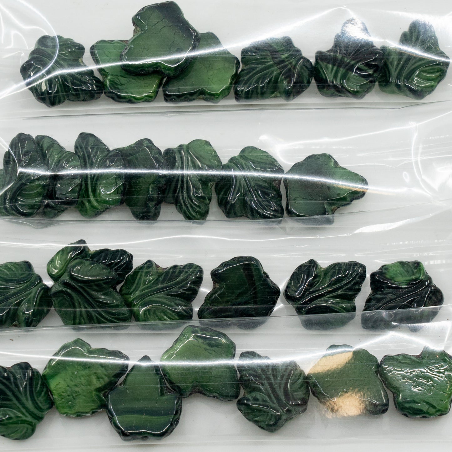 OUTLET 10 grams Grape Leaf Beads, 16 x 14 mm, Malachite Green (26507), Glass, Czech Republic