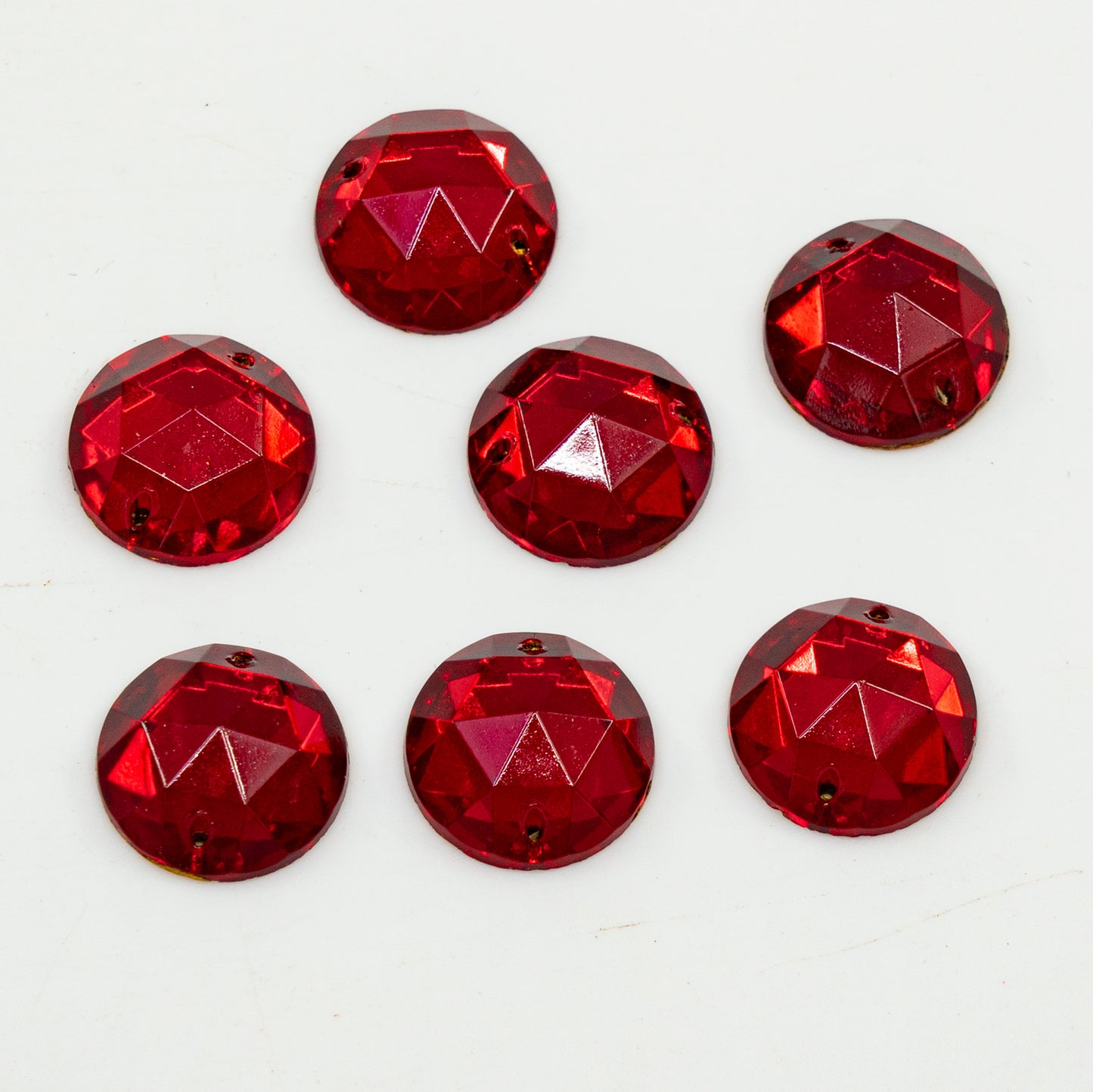 アウトレット 10グラム プレスカボション(穴なし)、14 x 14 mm、Siam Red F 2Hole Rou(siam-red-F-2hole-rou)、ガラス、チェコ共和国