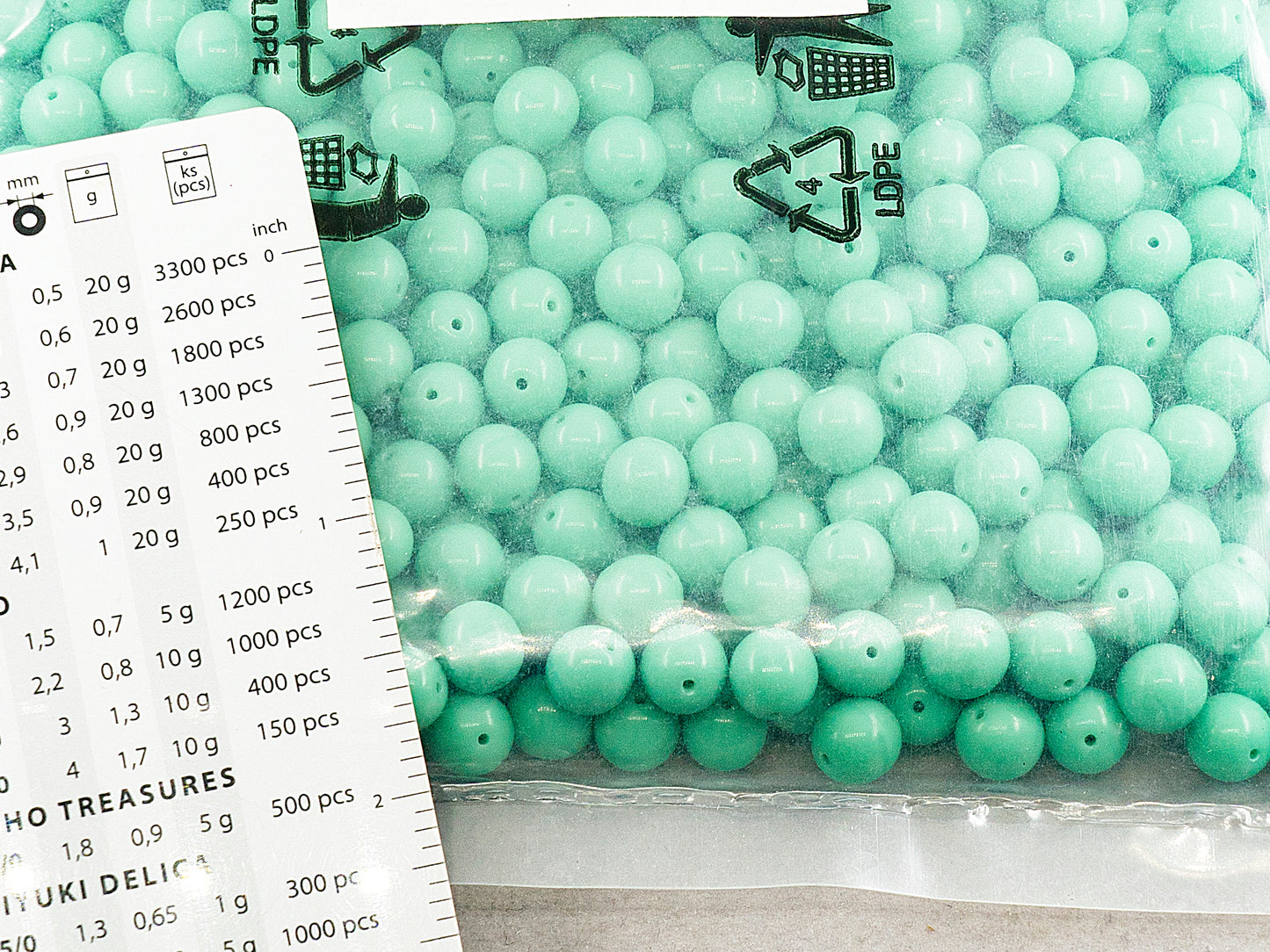 アウトレット 250g ラウンドプレスドドラックビーズ、8 x 8 mm、不透明グリーン(53130)、ガラス、チェコ共和国