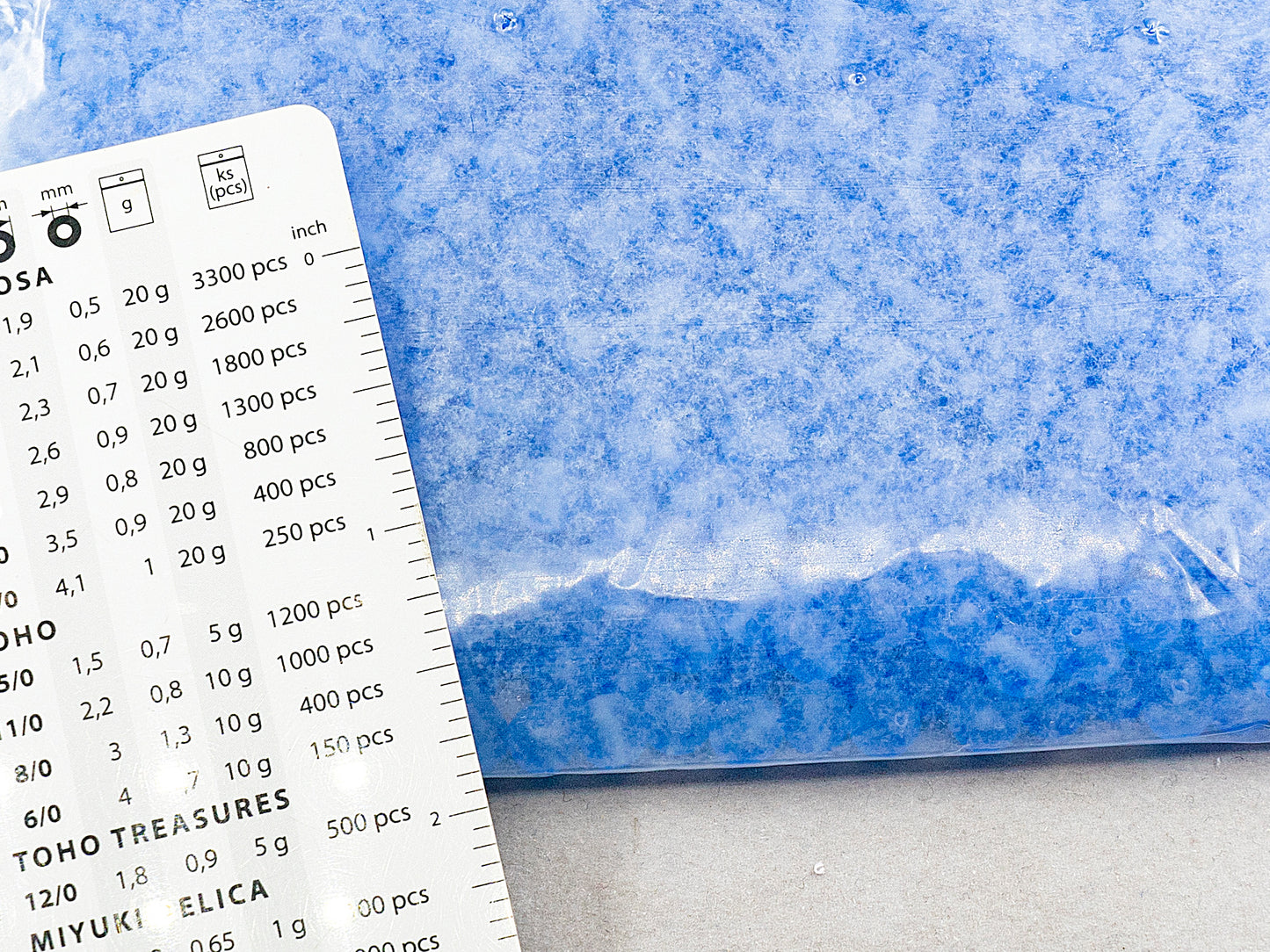 アウトレット 250g ラウンドプレスドドラックビーズ、6 x 6 mm、透明ブルーマット(30040-84110)、ガラス、チェコ共和国