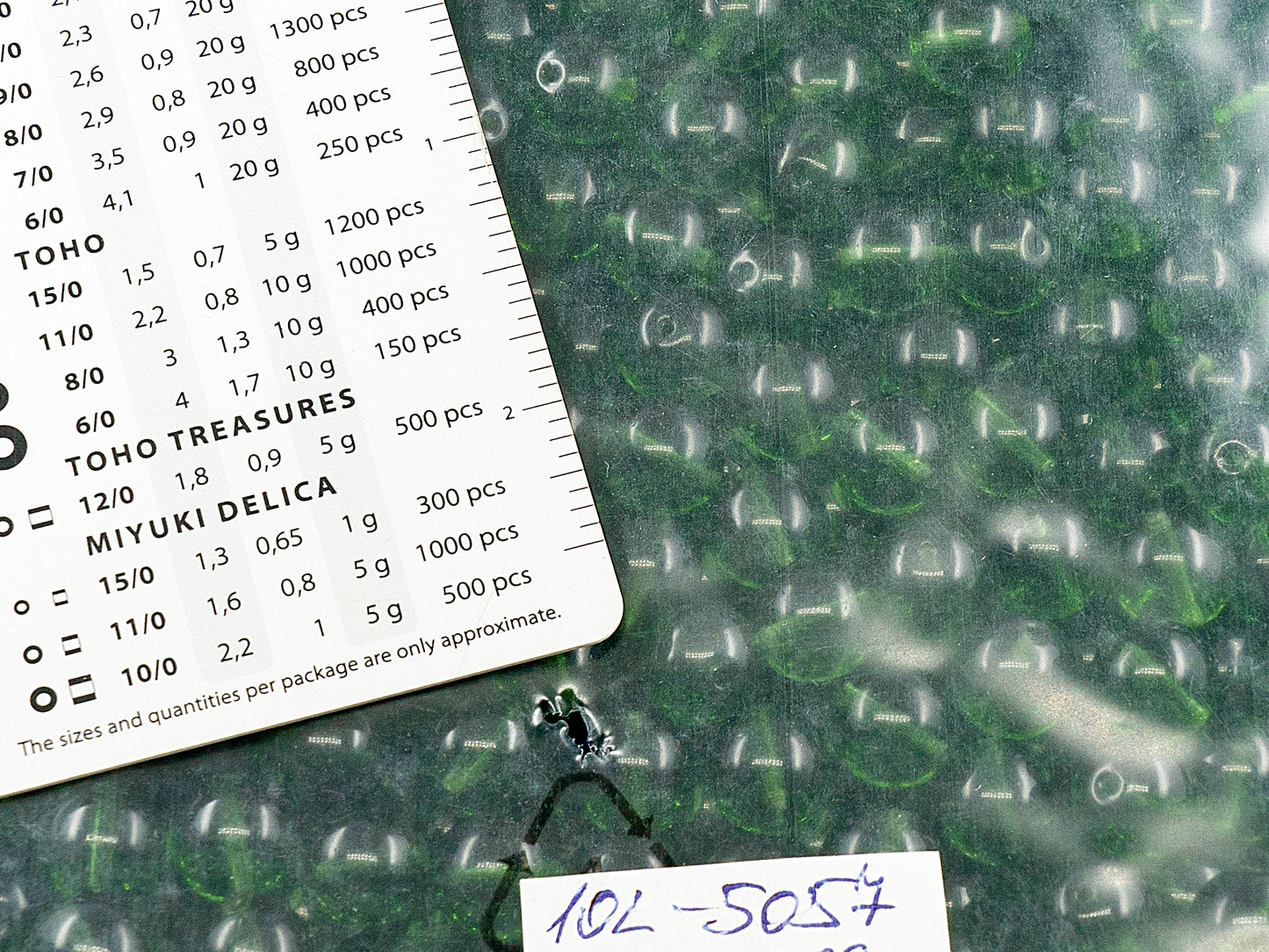 アウトレット 250g ラウンドプレスドドラックビーズ、10 x 10 mm、透明グリーン(50570)、ガラス、チェコ共和国