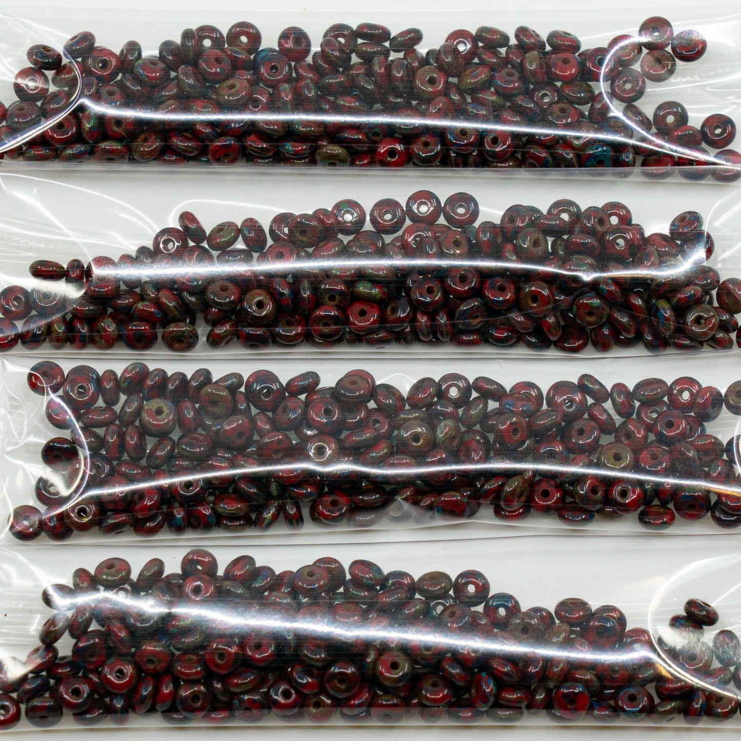 OUTLET 10 克太空盘珠,4 x 4 毫米,不透明红色石灰华 (93200-86800),玻璃,捷克共和国