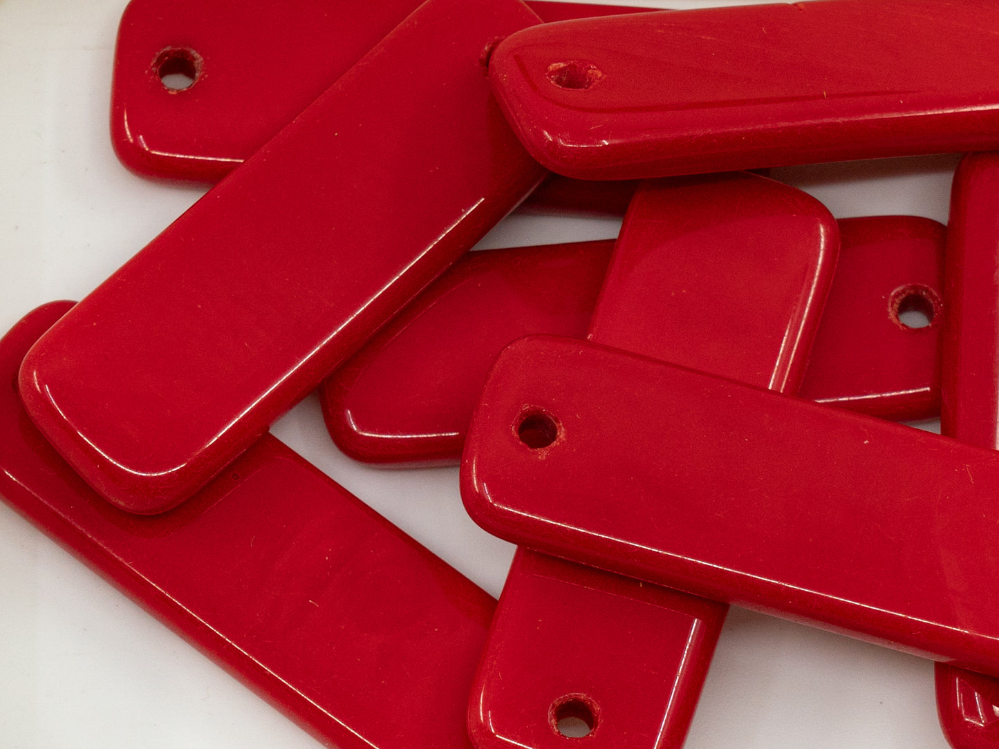 OUTLET 50g Rectangle Pendant Beads, 30 x 10 mm, Opaque Red (93180), Glass, Czechia