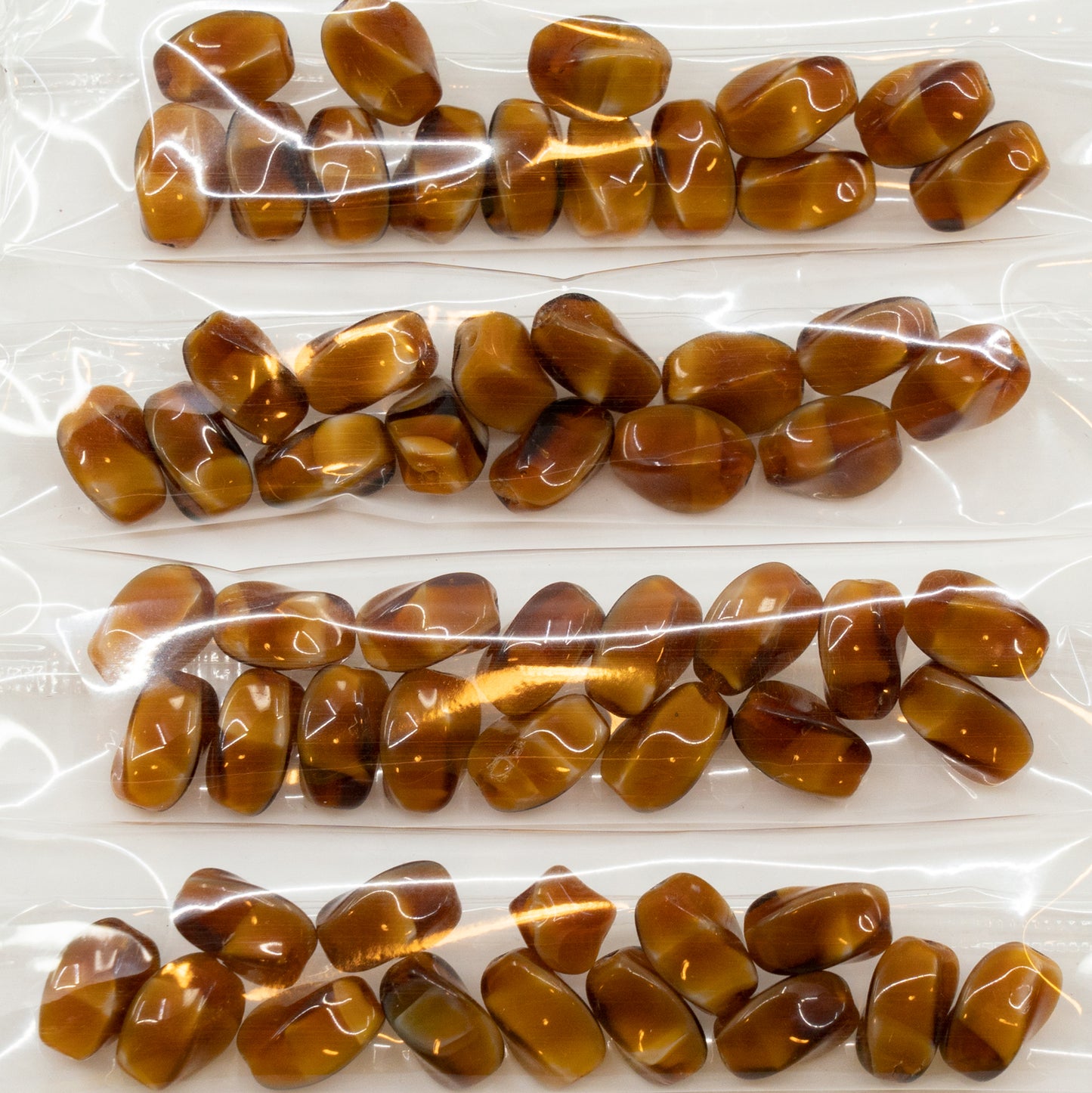 アウトレット 10グラム ツイストオーバルプレスガラスビーズ、9 x 7 mm、ブラウンストライプ(ブラウンストライプ)、ガラス、チェコ共和国