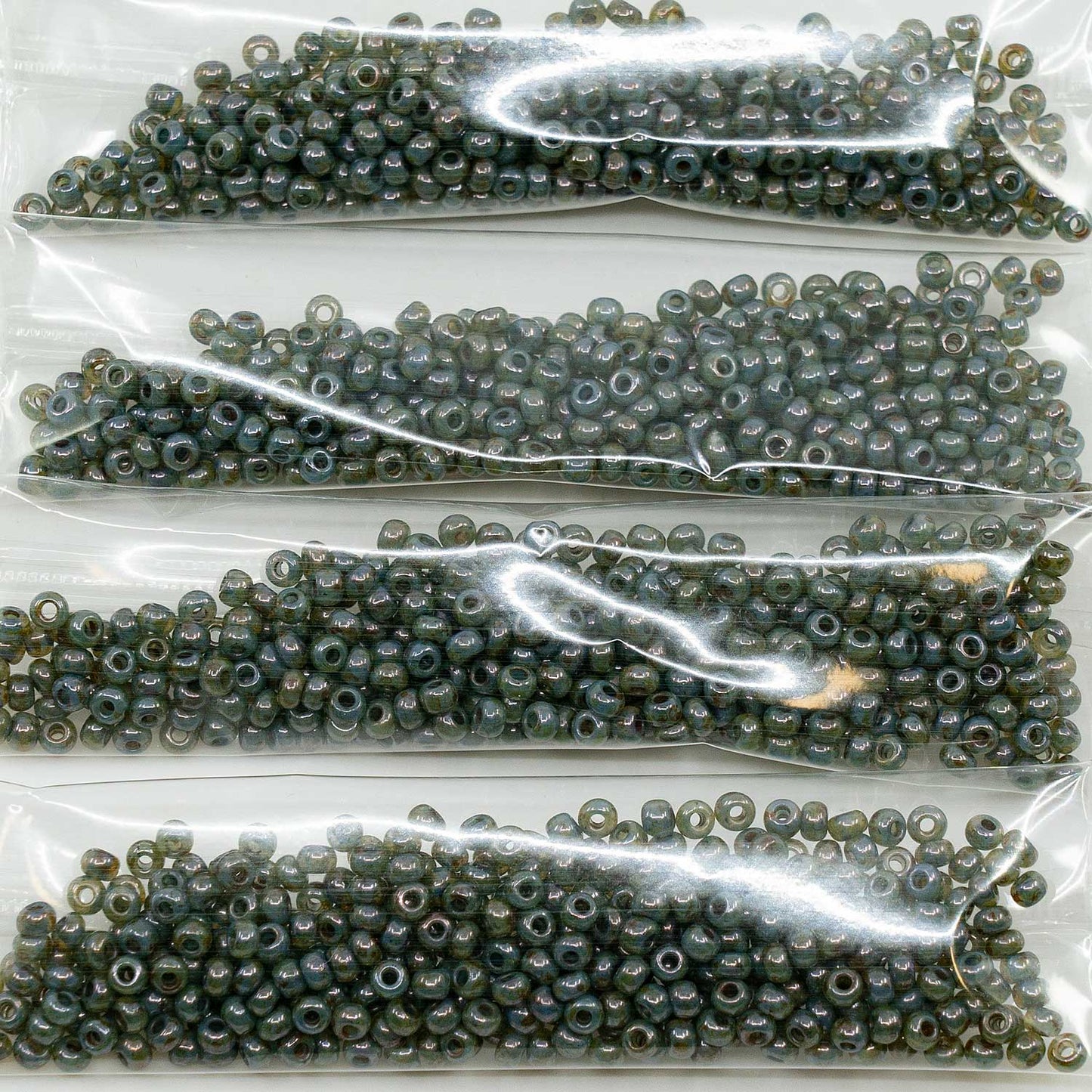 アウトレット 10グラム プレシオサ オルネラ シードビーズ コーティング 8/0 オパールステイン 光沢ブルー (02090-65431) ガラス チェコ共和国