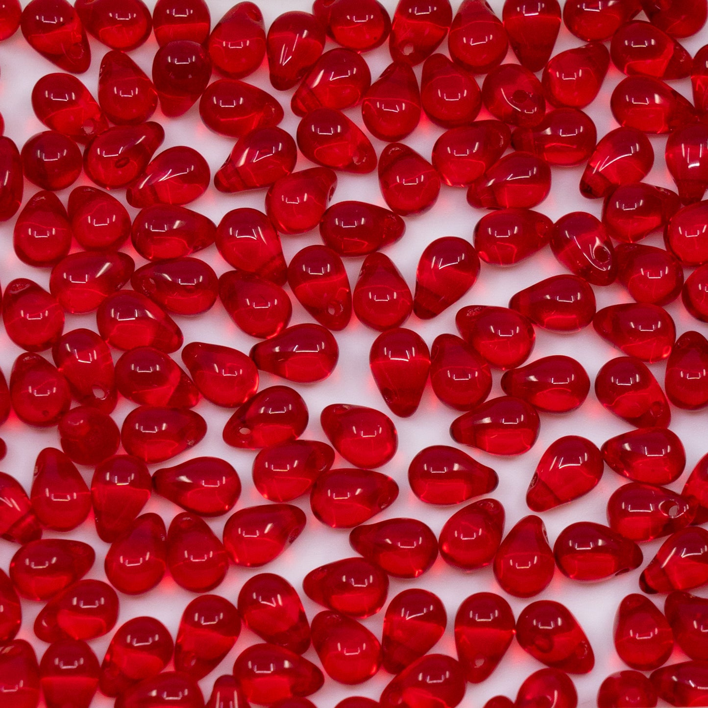 OUTLET 10 grams Drop Beads, 4 x 6 mm, Light Siam (90070), Glass, Czech Republic