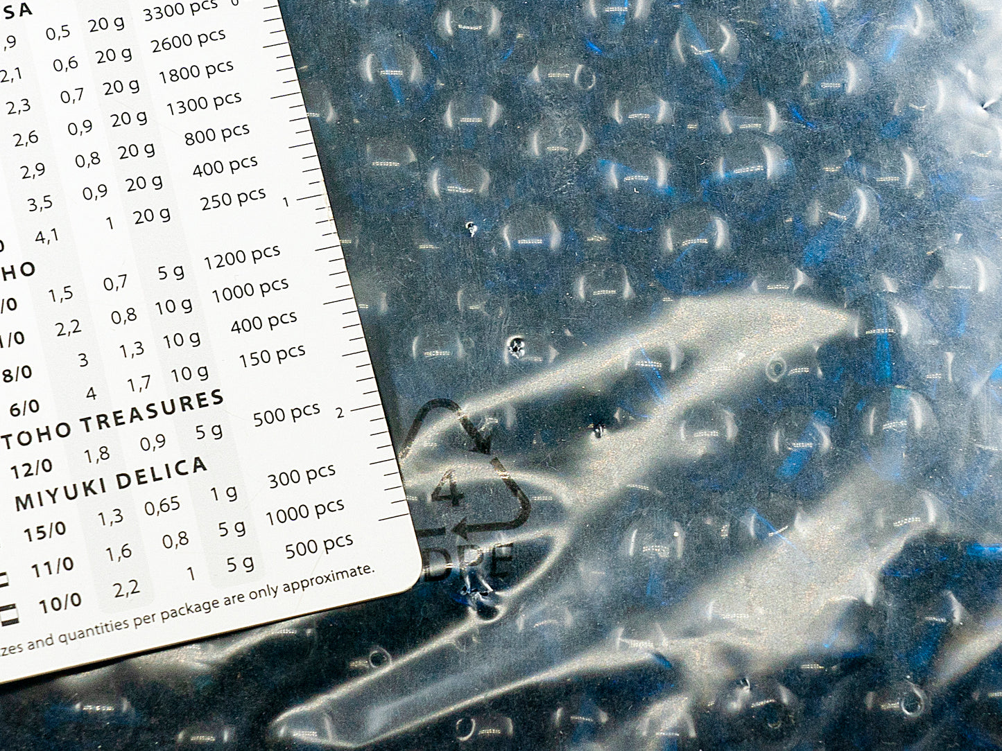 アウトレット 250g ラウンドプレスドドラックビーズ、10 x 10 mm、透明アクア(60080)、ガラス、チェコ共和国