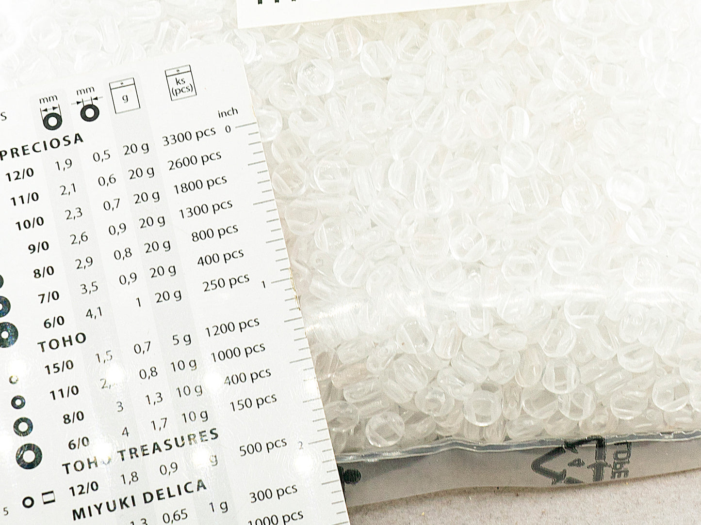 アウトレット 250g ラウンドプレスドドラックビーズ、6 x 6 mm、ホワイト(02010-)、ガラス、チェコ共和国