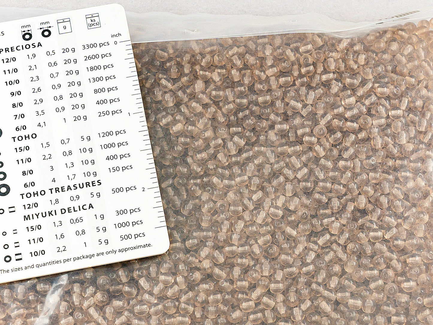 アウトレット 250g ラウンドプレスドドラックビーズ、4 x 4 mm、透明ブラウン(10220)、ガラス、チェコ共和国