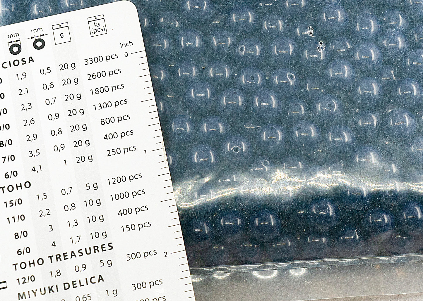 アウトレット 250g ラウンドプレスドドラックビーズ、8 x 8 mm、不透明ブルー(33400)、ガラス、チェコ共和国