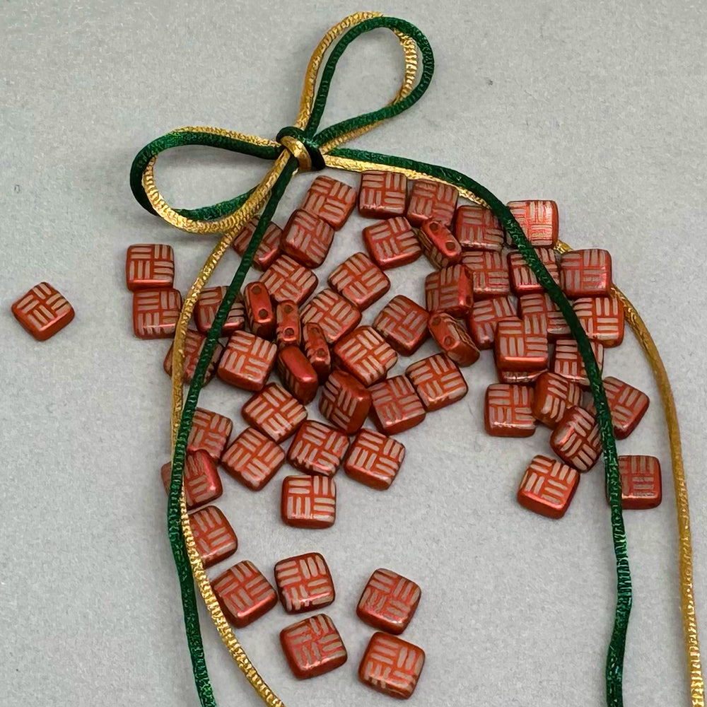 OUTLET 5 克 2 孔压制瓷砖珠,白色粉色线条 FRESCA (02010-PINK-lines),玻璃,捷克共和国