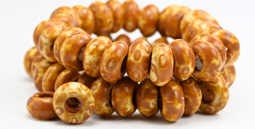 プレスガラスビーズ枕、147 ホワイトトラバーチン (147-02010-86800)、ガラス、チェコ共和国