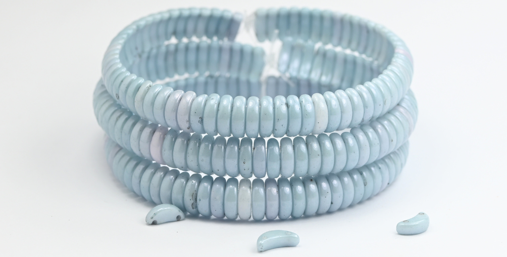 三日月2穴ビーズ、ホワイトラスターブルーフルコーティング(02010-14464)、ガラス、チェコ共和国