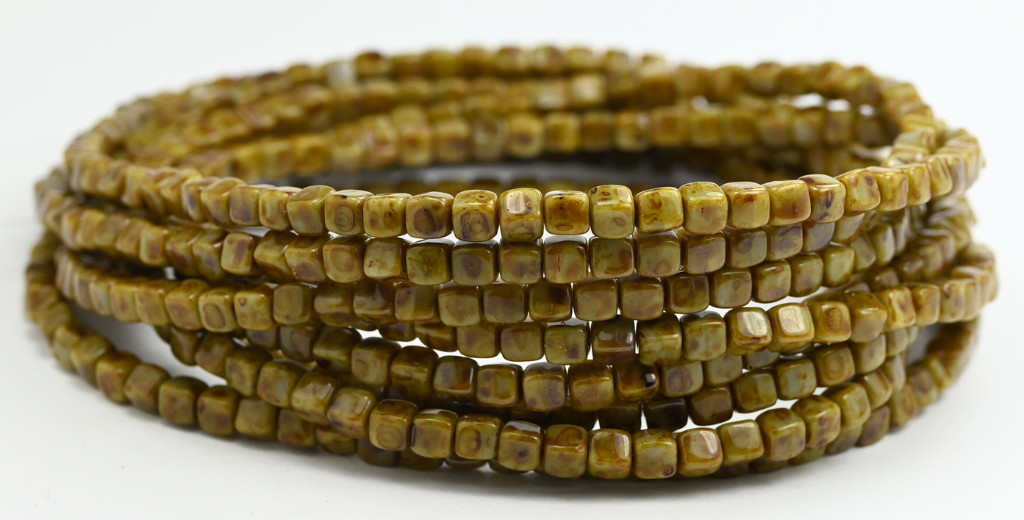 キューブ型プレスガラスビーズ、ターコイズブルートラバーチン(63030-86800)、ガラス、チェコ共和国