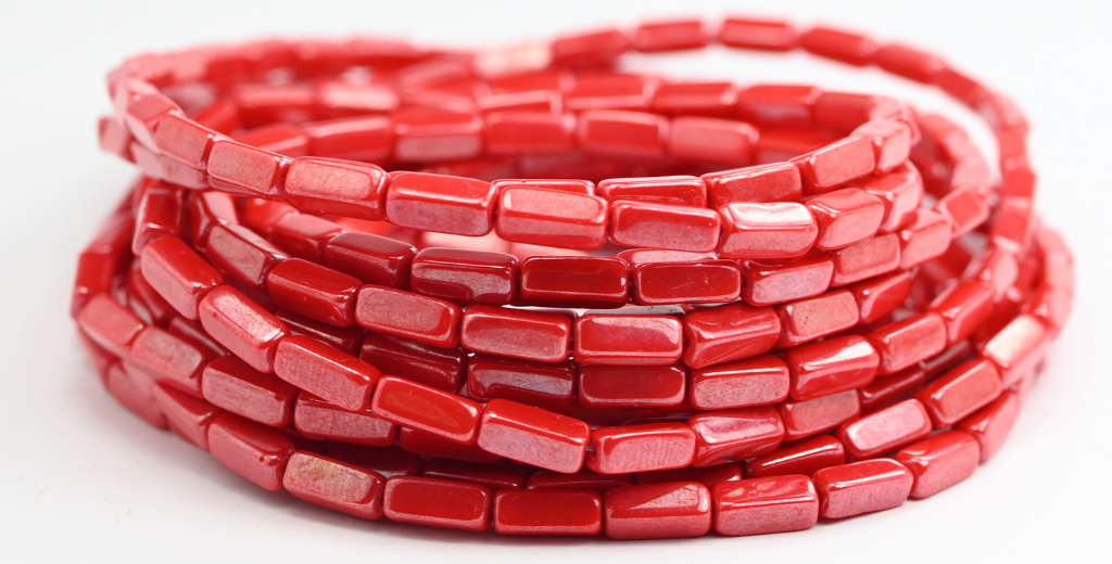 長方形のプレスガラスビーズ、不透明レッドヘマタイト(93200-14400)、ガラス、チェコ共和国