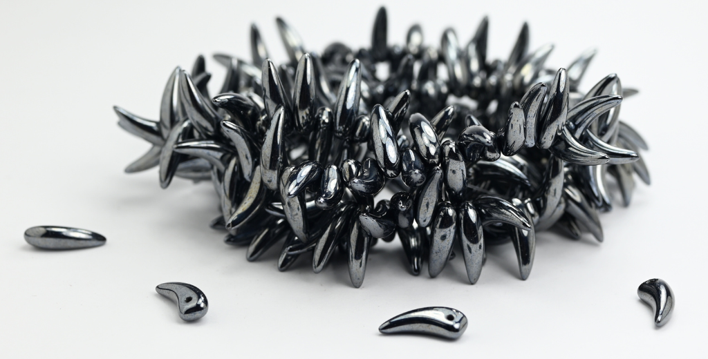 骨弓压制玻璃珠,黑色赤铁矿(23980-14400),玻璃,捷克共和国