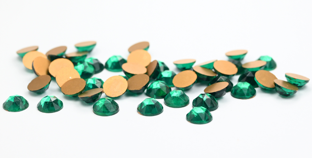 Round Flat Back Cabs, Emerald (EMERALD), Glass, Czech Republic ~ STRANDED