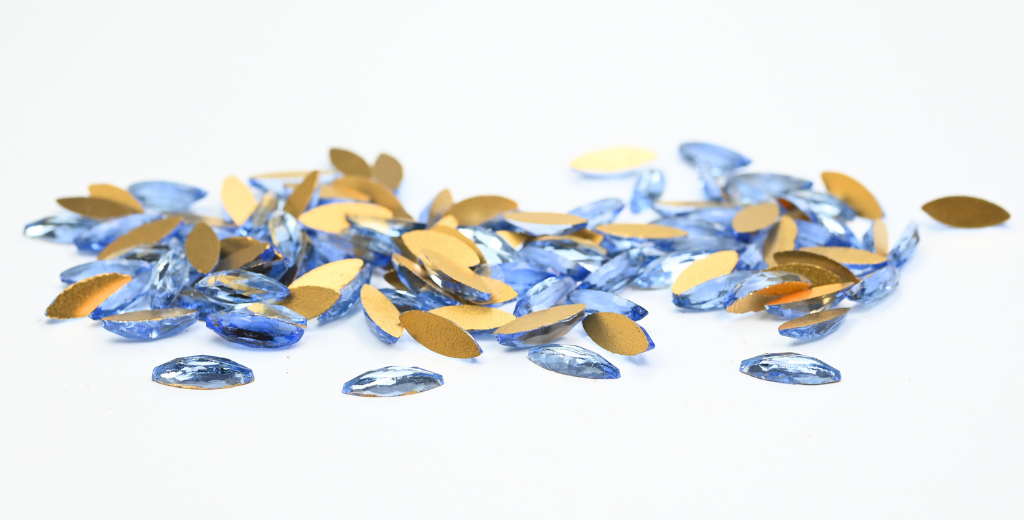 Navette Flat Back Cabs, Lt.Saphire (LT.SAPHIRE), Glass, Czech Republic ~ STRANDED