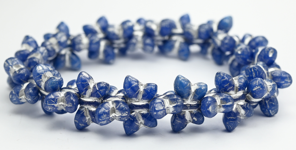 简约蝴蝶压制玻璃珠,蓝色镀银内衬 (62010-54201),玻璃,捷克共和国 ~ STRANDED