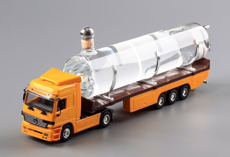 梅赛德斯油罐车 - 带空玻璃瓶的塑料车,玻璃,捷克共和国
