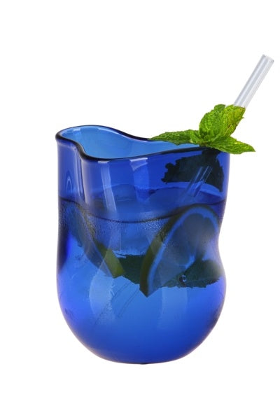 用回收的酒瓶制成的水杯,玻璃,捷克共和国