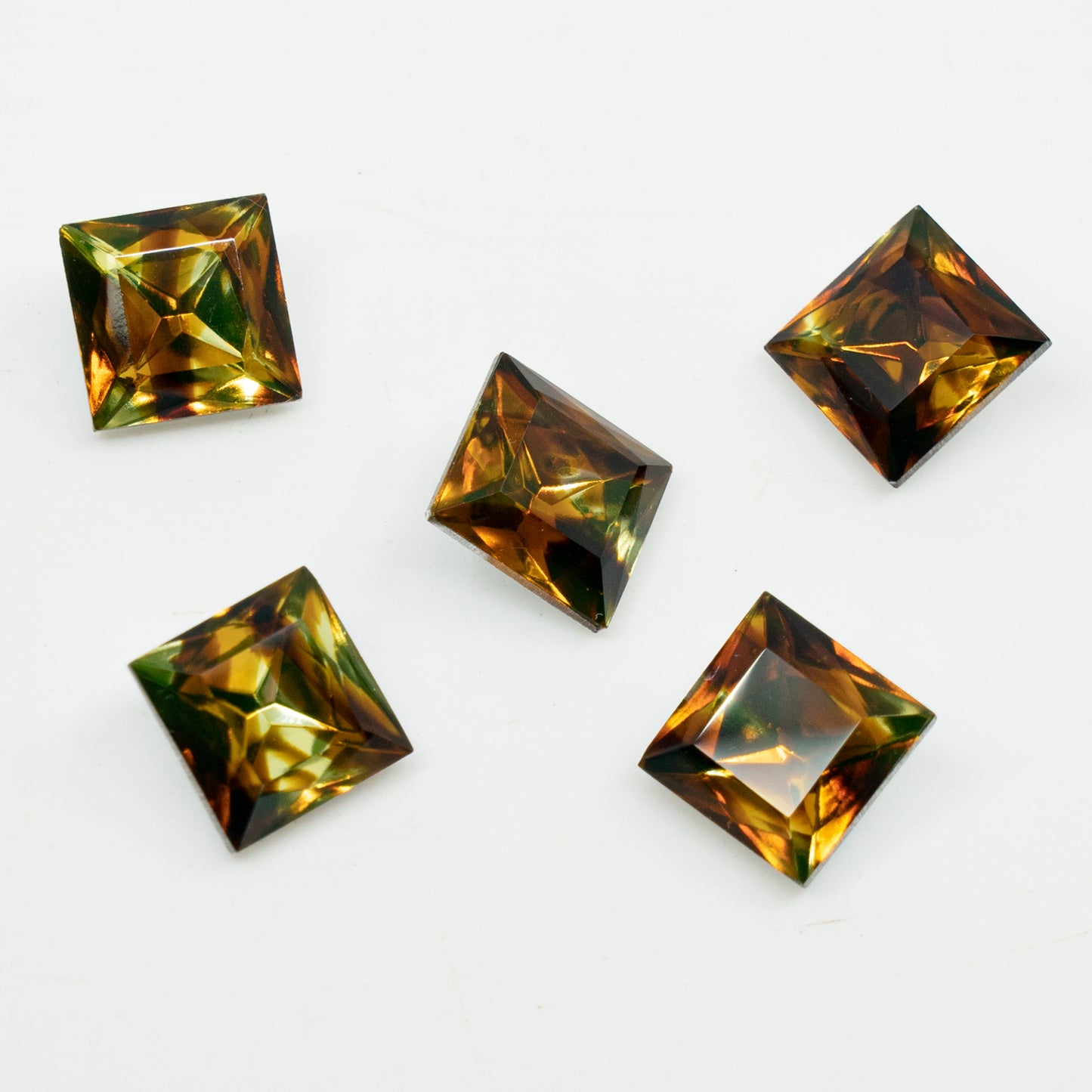 スクエアファセットポイントバック(ダブレット)クリスタルガラスストーン、イエロートパーズツイスト(80130-10122)、チェコ共和国