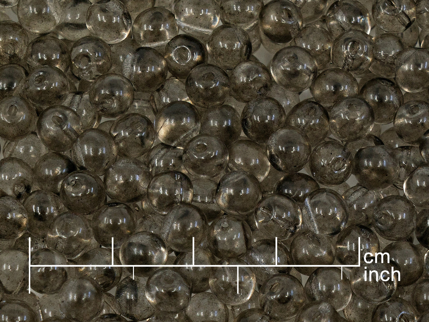 アウトレット 250g ラウンドプレスビーズ 偏心穴付き 6mm クリスタル S0015 (111-19005-06x06-00030-S0015)