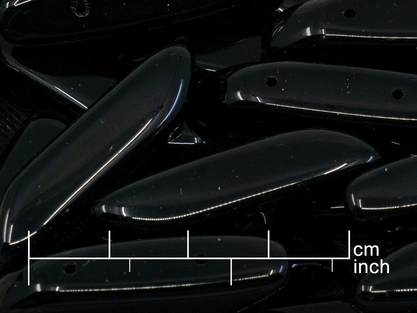 アウトレット 250g チェコガラスビーズ 11 x 40 mm ブラック (111-30528-11x40-23980)