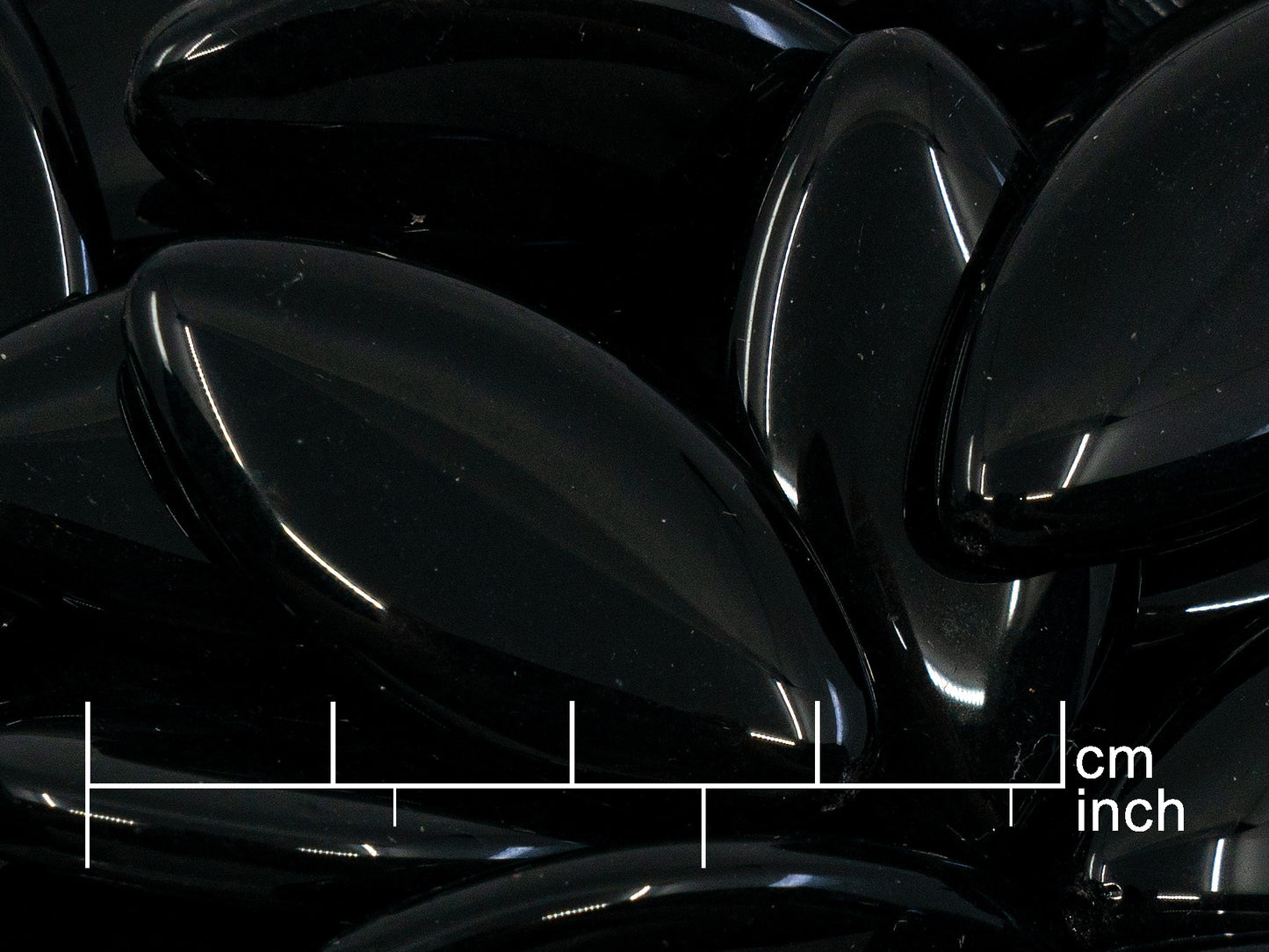 アウトレット 250g チェコガラスビーズ 38 x 18 mm ブラック (111-30523-38x18-23980)