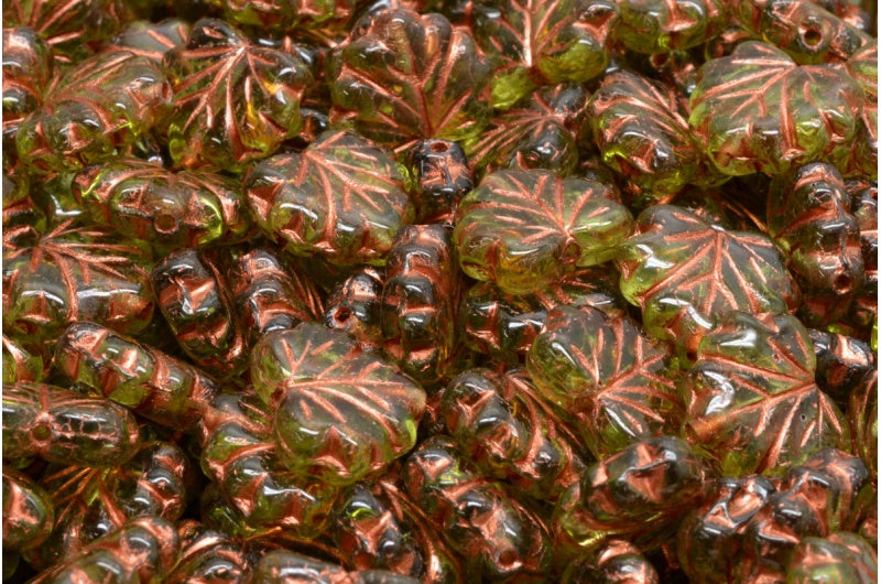 メープルリーフビーズ、透明グリーン銅線入り(50220-54319)、ガラス、チェコ共和国