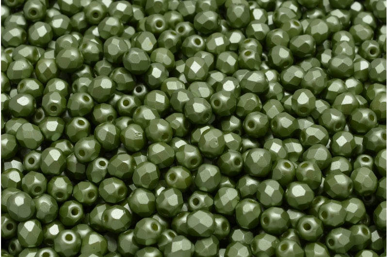 ファセット加工ラウンドビーズ、オリーブにホワイトレーザーエッチング装飾(02010-25034)、ボヘミアクリスタルガラス、チェコ共和国