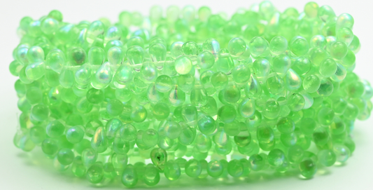 梨泪滴压制玻璃珠，透明绿色 Ab (50500-AB)，玻璃，捷克共和国