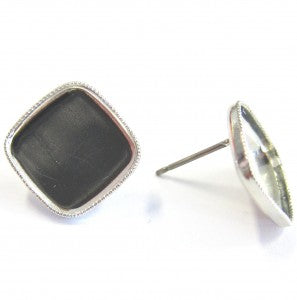 Square Titanium stud with a bowl (bed) approx. 13x13 mm