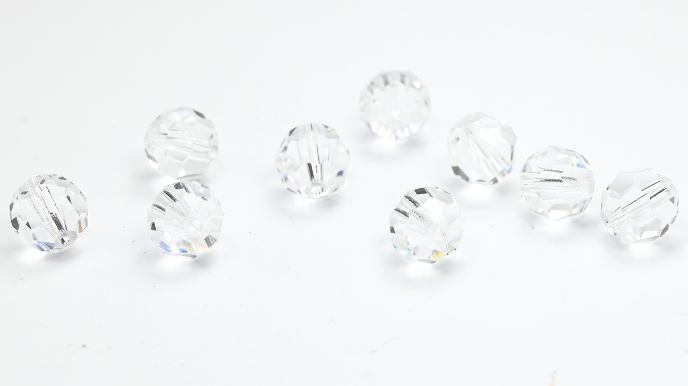 チェコプレシオサ社製特殊カットファセット・ファイアポリッシュラウンドビーズ、クリスタル(CRYSTAL)、ガラス、チェコ共和国産　～連売り～