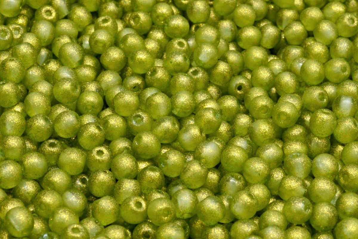 OUTLET 10 grams Round Druck Beads, 4 x 4 mm, Crystal Green (00030-542008), Glass, Czech Republic