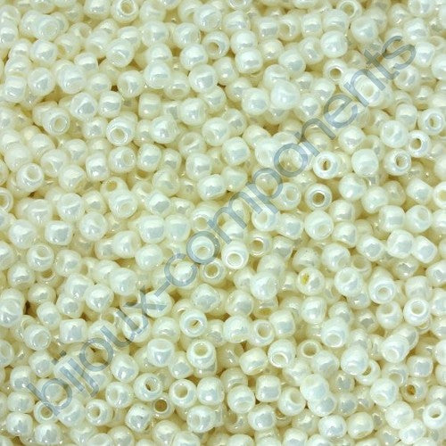 TOHO 圆形种子珠 Rocailles，不透明光泽纳瓦霍白色 (# 122)，玻璃，日本