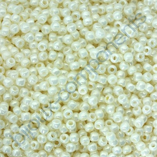 TOHO Round Seed Beads Rocailles, Opaque Lustered Navajo White (# 122), Glass, Japan