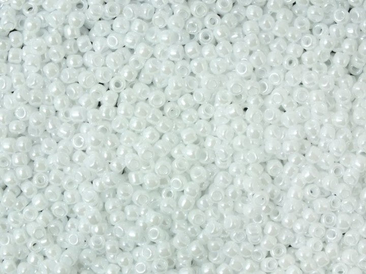 TOHO 圆形种子珠 Rocailles，不透明光泽白色 (# 121)，玻璃，日本