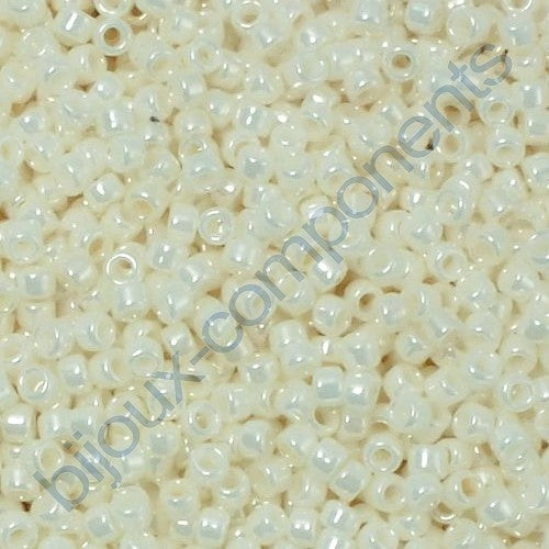 TOHO Runde Rocailles-Perlen, opak glänzendes Navajo-Weiß (Nr. 122), Glas, Japan 