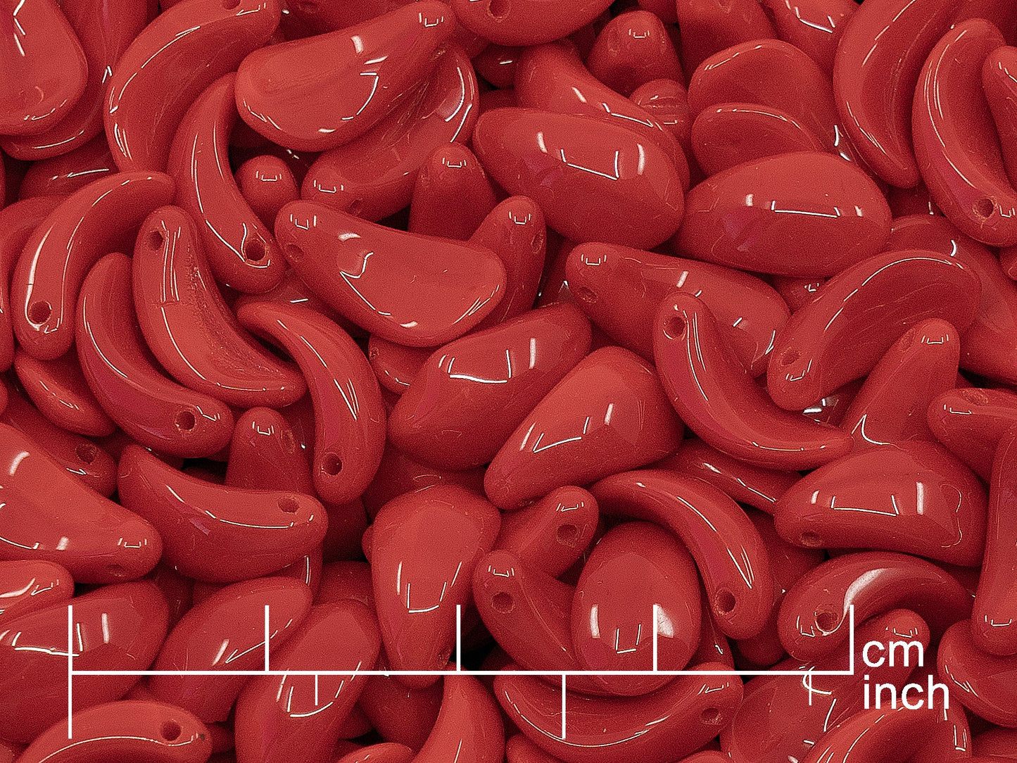 OUTLET 250g Curved Petal Beads, 7 x 13 mm, Opaque Red (111-00011-07x13-93200)